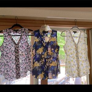 Banana Republic sleeveless v neck blouses bundle size xs